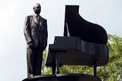 40B Duke Ellington Statue Close Up At The Exit Of Central Park Northeast Fifth Avenue And 110 St.jpg